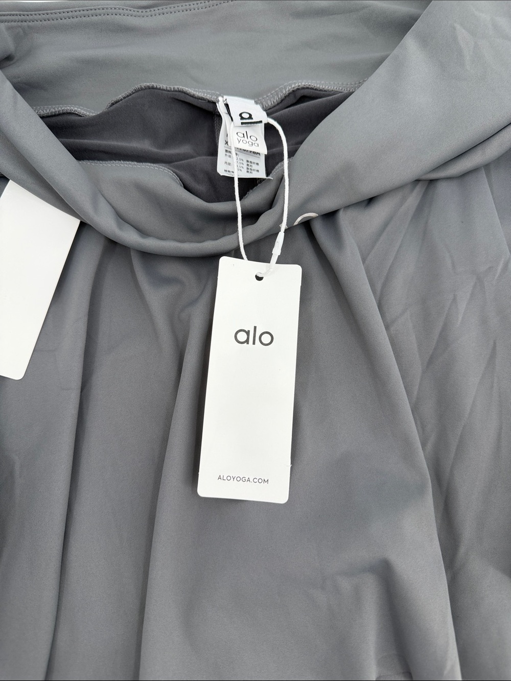 ALO Yoga Charcoal Gray Cross-Back Active Sports Bra & Skort Set - Picture 4 of 5